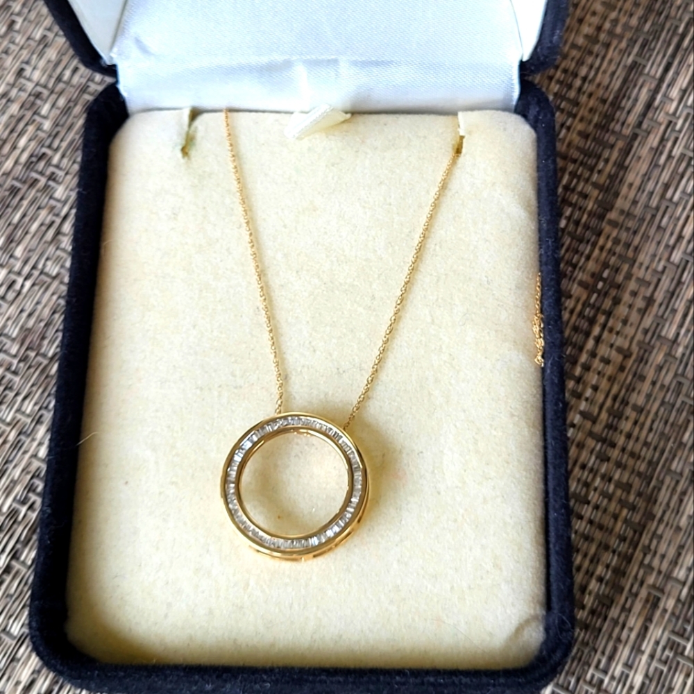 Kay Jewelers 10k Gold Diamond Circle Necklace